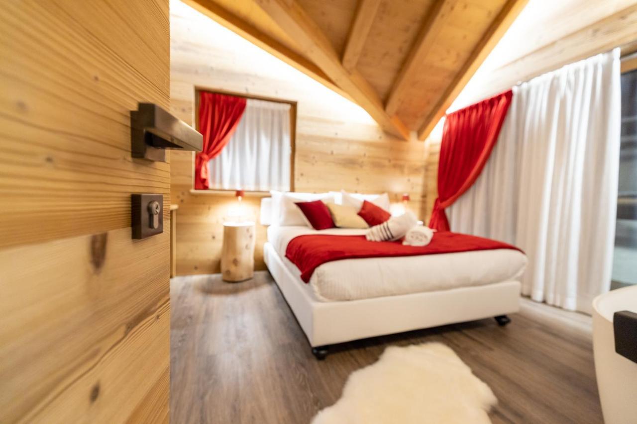 Chalet Imbosc'Che - 5 Beautiful Rooms In Charming B&B ลีวินโญ ภายนอก รูปภาพ