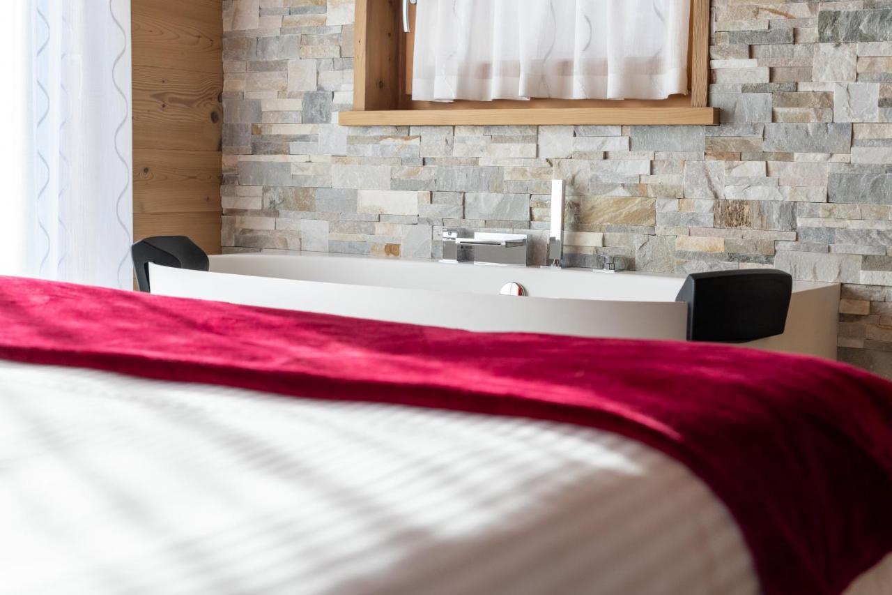 Chalet Imbosc'Che - 5 Beautiful Rooms In Charming B&B ลีวินโญ ภายนอก รูปภาพ
